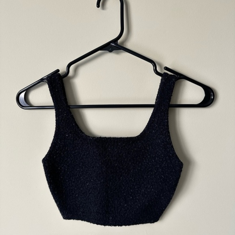 Aritzia Babaton Square Neck Crop Tank Size Extra
Small in Back Wool Fleece